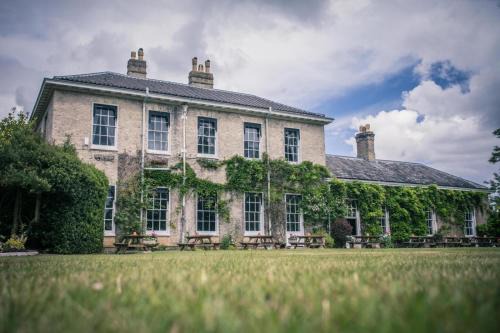 Caistor St Edmund Hotel | Caistor Hall
