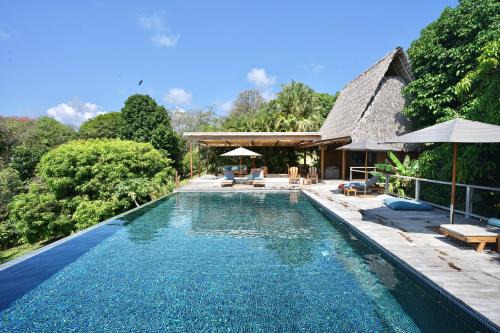 Manzanillo Hotel | Calamocha Lodge