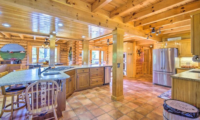 Calhoun House | Calhoun Cabin with River View and Wraparound Deck