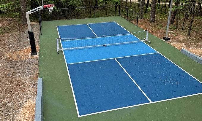 Broken Bow Cabin | Call It A Day- Brand NEW Pickleball Sport Court! Pool Table, Shuffleboard