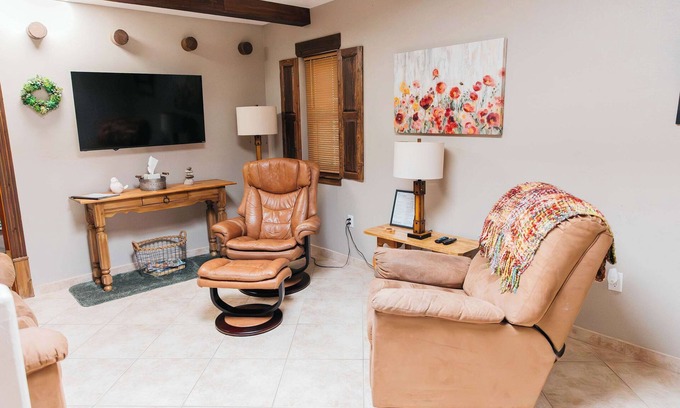 Green Valley Condo | Calle Condo Summary: