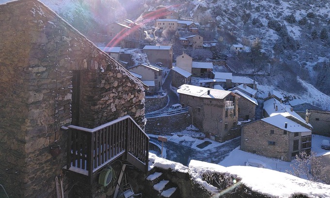 Llo House | Calme et Soleil - Montagne, Thermes et Piscine - Grange Aménagée