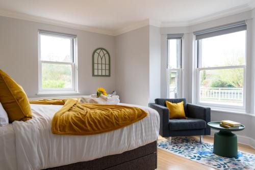 Cambridge House | Cambridge 6-Bedroom Riverside Home with Free Parking