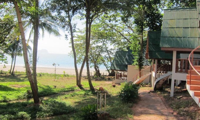 Palian Resort | Cameron Island Resort