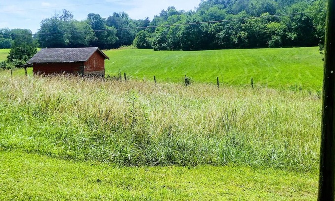 Killen House | Camp Creek Cottage 3br, 2ba w Outdoor Tent & Grill