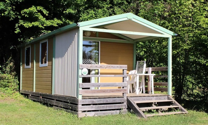 Miribel-les-Echelles Ski Chalet | Camping Le Balcon de Chartreuse* - Chalet Anémone 2 People