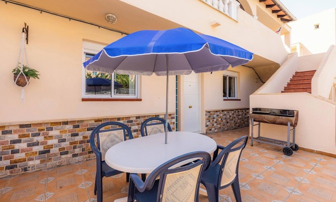Es Pelats Apartment | "Can Caragol" Holiday Apartment with Private Terrace, A/C & WiFi