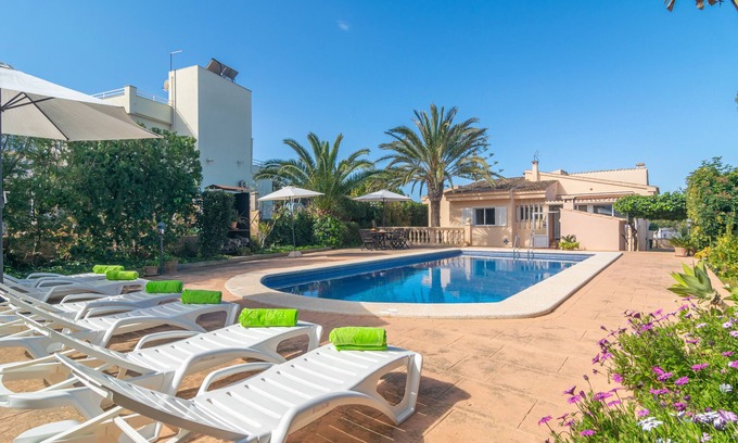 Badia Blava Villa | CAN MORAGUES & MARTORELL - Villa with private pool in BADIA BLAVA. Free WiFi