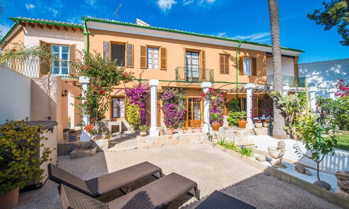 Genova House | CAN REI DES PLA - Chalet with private garden in Gènova. Free WiFi