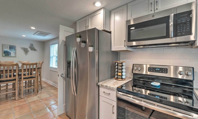 Palmetto House | Canalfront Home w/Kayaks, Pool & On-Site Fishing!