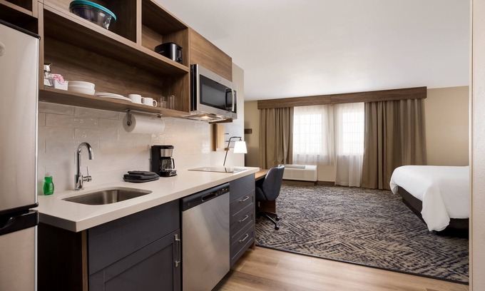 Lafayette Hotel | Candlewood Suites Lafayette - River Ranch by IHG