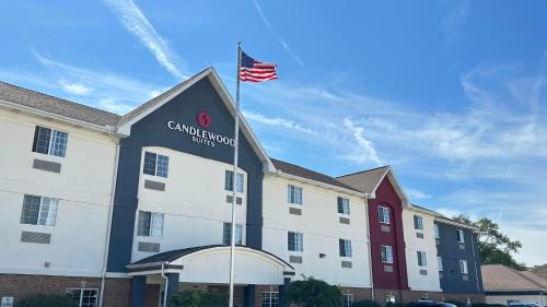 South Bend Hotel | Candlewood Suites South Bend Airport by IHG
