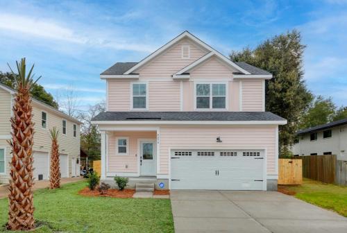 North Charleston House | Candy Cloud- Pool- Park Circle mins to Dtwn