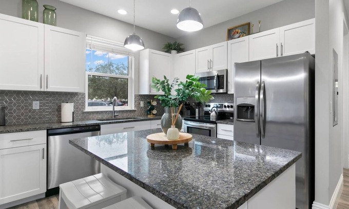 Safety Harbor Apartment | Canopy Cove Stunning 2BR Apt Heart of Downtown