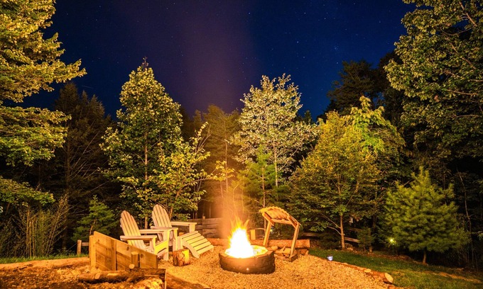 Sevierville Cabin | Canopy Ridge Retreat Cabin, couples oasis. Nature weddings