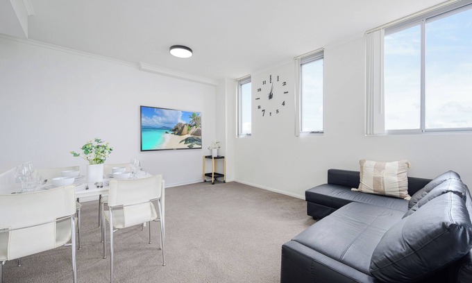 Canterbury Apartment | Canterbury fashion 2Br steps to Train & Woolworths