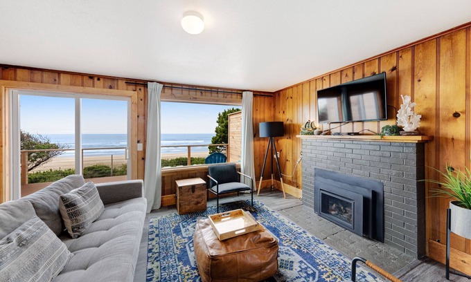 Edgewater Shores Cottage | Cape Cod Cottages 3: Oceanfront with hot tub