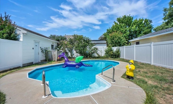 North Cape May House | Cape Escape with a Pool! Bookings available for 2026 now!
