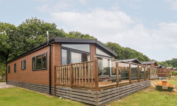 South Lakeland Leisure Village Cabin | CAPENWRAY 15, family friendly, luxury holiday cottage in Carnforth