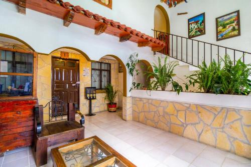 De Mexicanos Hotel | Capital O OYO Hotel Las Nubes Mercado de Dulces y Artesanias Ambar, San Cristobal De Las Casas