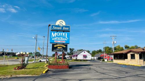Alpine Township Hotel | Capital O Swan Inn Comstock Park
