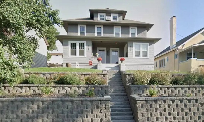 Dundee-Happy Hollow Historic District House | Capitol Charm in Dundee - East