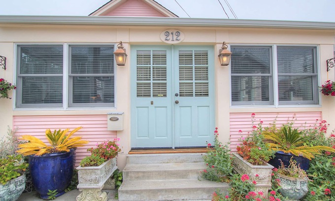 Capitola Cottage | Capitola 'Rose Cottage' in the Heart of Capitola Village