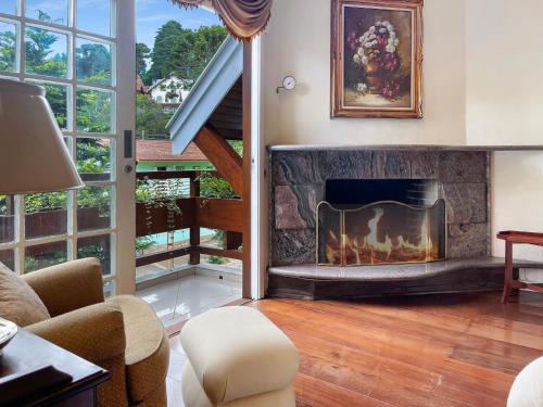Campos do Jordao Apartment | Capivari England Classic Duplex Fireplace