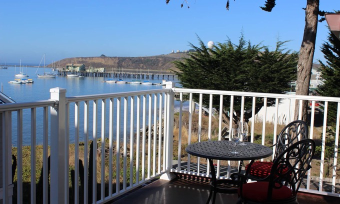 El Granada Apartment | Captain's quarters