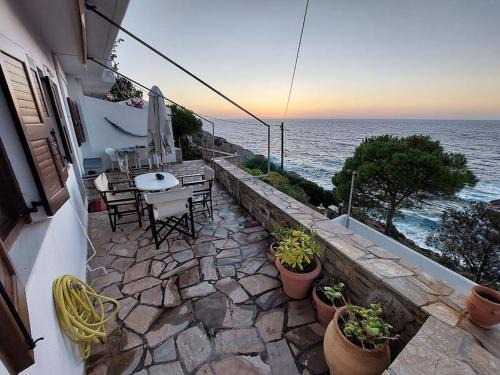 Armenistis House | Captain's View Guesthouse