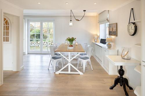 List House | Captains Cabin