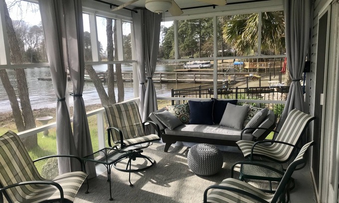 Lake Murray of Richland House | “Captain’s Quarters” Lake Murray vacation home, awesome views, close to marina.