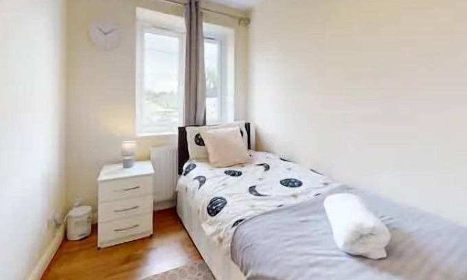 Stanford-le-Hope Apartment | Captivating 2-Bed Apartment in Stanford-le-Hope