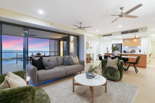 Darwin City Centre Apartment | Captivating Waterfront Lagoon Views Sub Penthouse