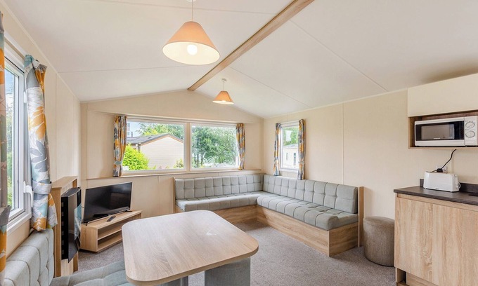 Longridge House | Caravan with one double and one twin.