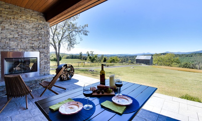 Raphine Cottage | Cardinal Cottage Beautiful Shenandoah Valley getaway w/stunning mountain views