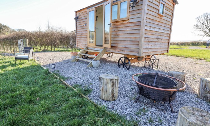 Gwaenysgor Near Prestatyn Cottage | CARIAD BACH, pet friendly, character holiday cottage in Prestatyn