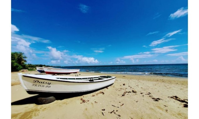 Arroyo House | Caribbean Sea Beach Front 2nd floor House Puertorrican Experience w A/C WiFi