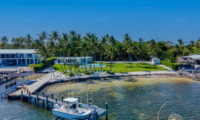 Islamorada House | Caribee Beach House ~ Private Islamorada Beach Estate W/Heated Pool & Dockage