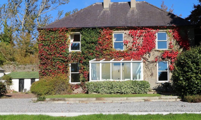 Enniscorthy Cottage | CARLEY'S BRIDGE HOUSE, family friendly in Enniscorthy, County Wexford