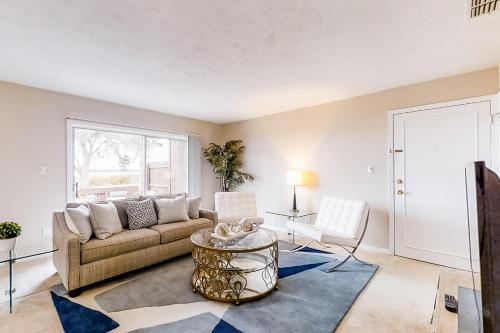 River Pointe Apartment | Carlton Arms View B1 # A