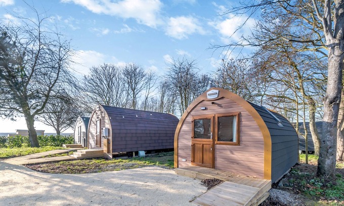 Mappleton Cottage | CARLTON MANOR POD 2, family friendly, with a garden in Aldbrough