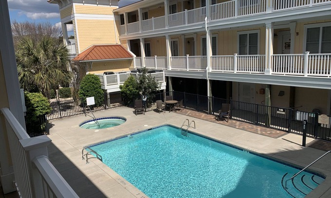 Yaupon Beach Condo | ~Carolina Tides~ Ocean View, Pier, Pool, Steps to the Beach and Restaurants!