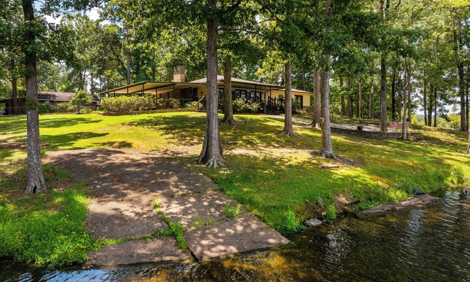 Boyce House | Caroline Pointe Hideaway a peaceful retreat on Cotile Lake in Central Louisiana