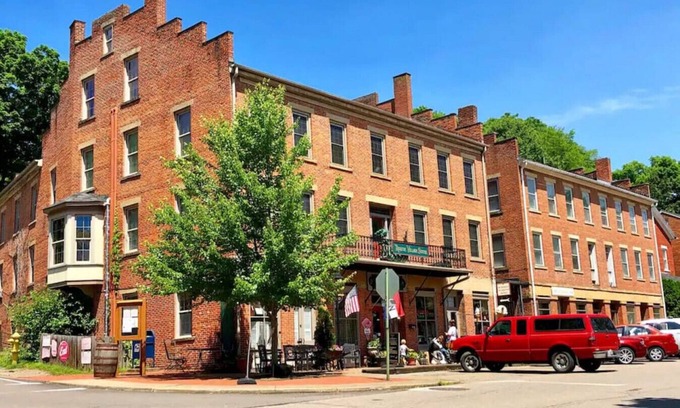 Coshocton Apartment | Caroline`s Place in Historic Roscoe Village