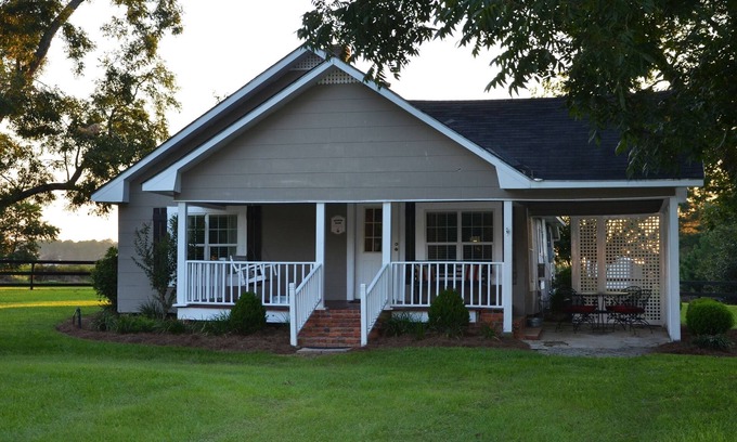 Hartsfield Cabin | Carriage House - Cabin Ensuite