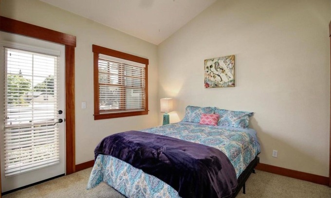 Davis House | Carriage House in Downtown Davis