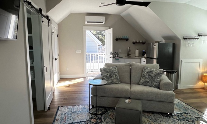 Olde Town Apartment | Carriage House within 5 minute walk of Old Town Bluffton