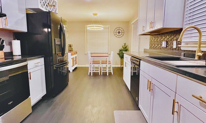 Green Bay House | 🏡Carroll’s Cape Cod🏡 Just Steps to Lambeau