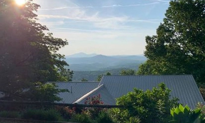 Dahlonega House | Carson's Run on Cedar Mountain-Cozy retreat with spectacular mountain views.